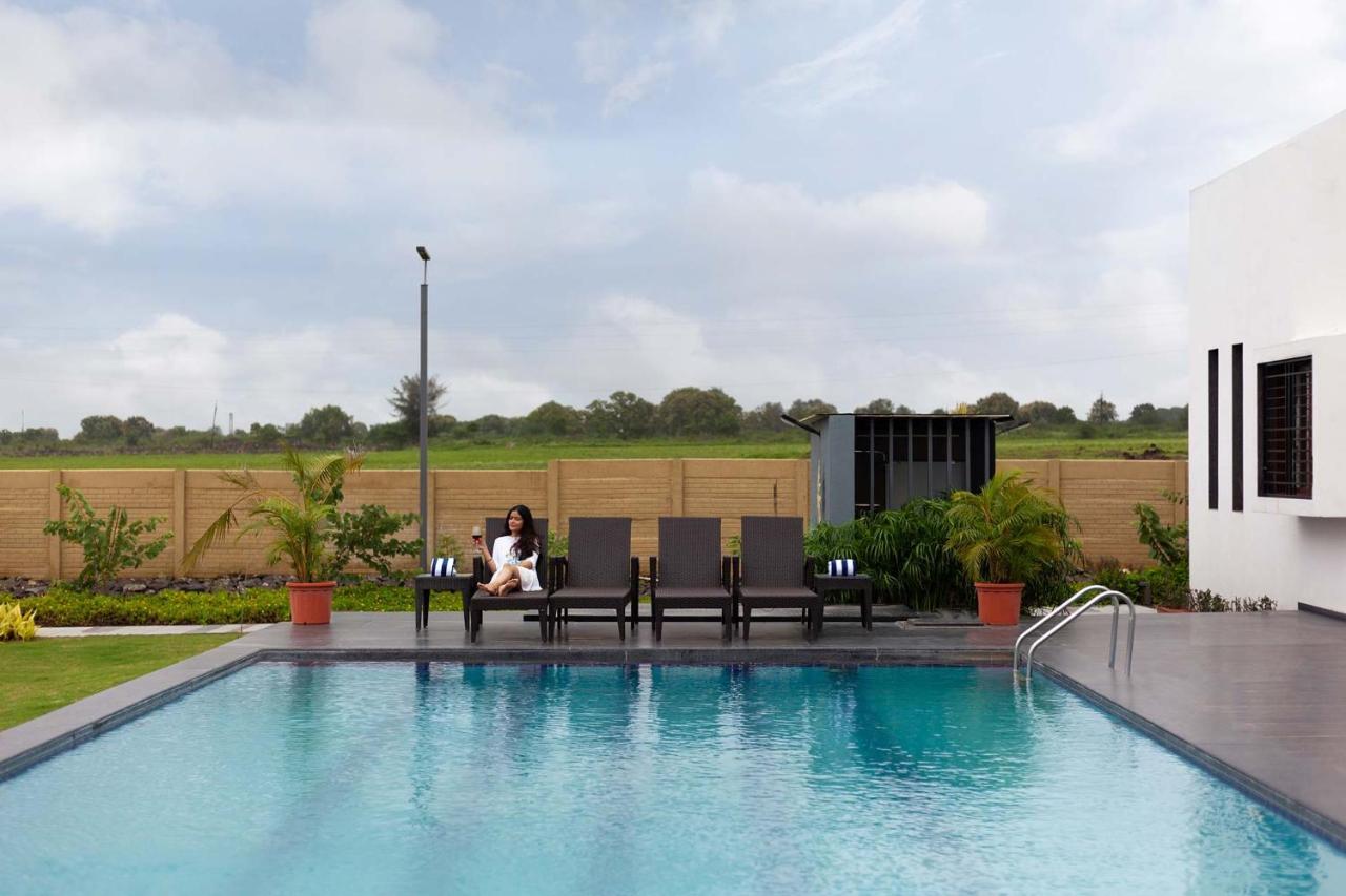 Stayvista'S Le Bon Horizon - Hillside Elegance With Chic Interiors, Poolside Serenity & Picturesque Gazebo - Proximity To Sula Нашик Екстер'єр фото