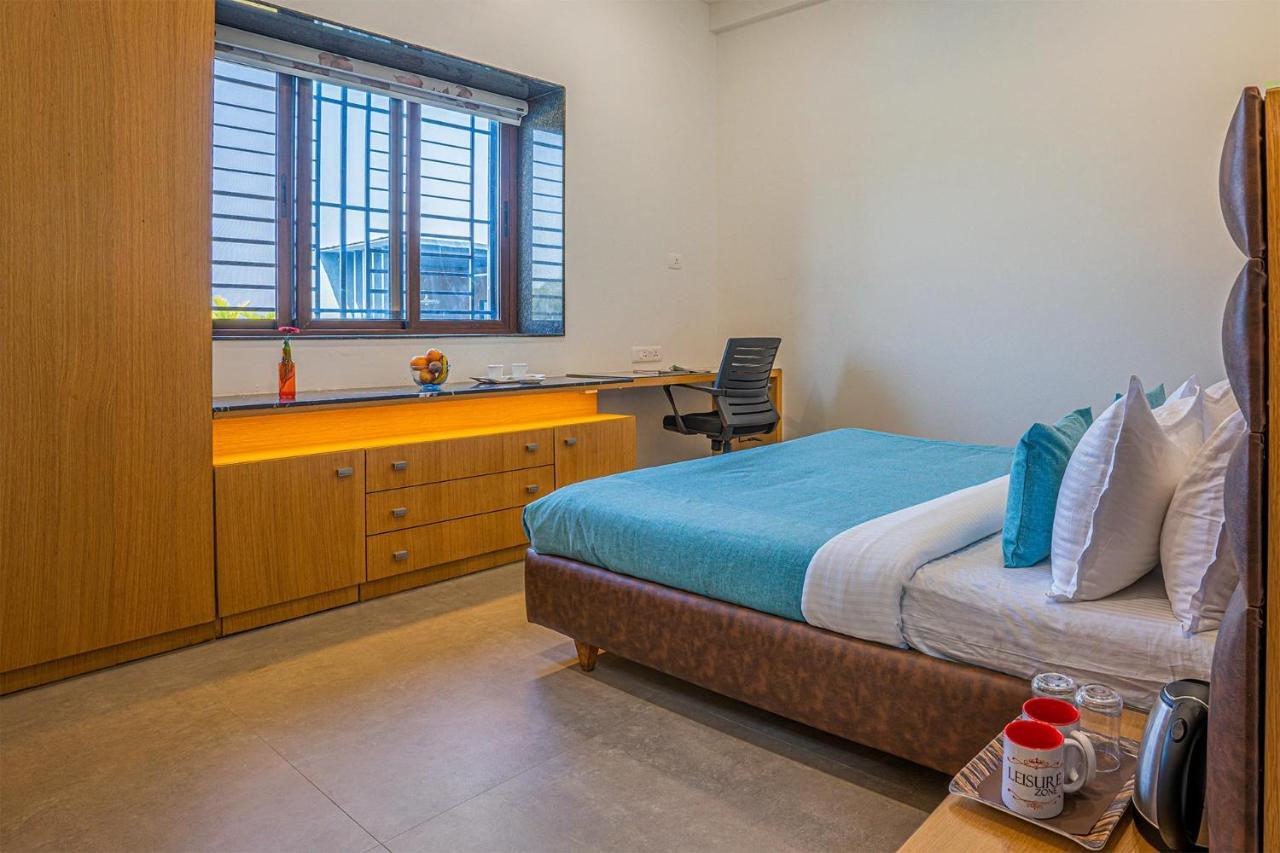 Stayvista'S Le Bon Horizon - Hillside Elegance With Chic Interiors, Poolside Serenity & Picturesque Gazebo - Proximity To Sula Нашик Екстер'єр фото
