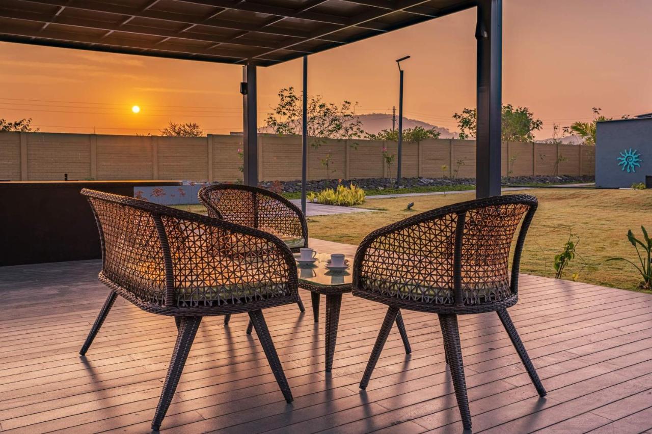 Stayvista'S Le Bon Horizon - Hillside Elegance With Chic Interiors, Poolside Serenity & Picturesque Gazebo - Proximity To Sula Нашик Екстер'єр фото