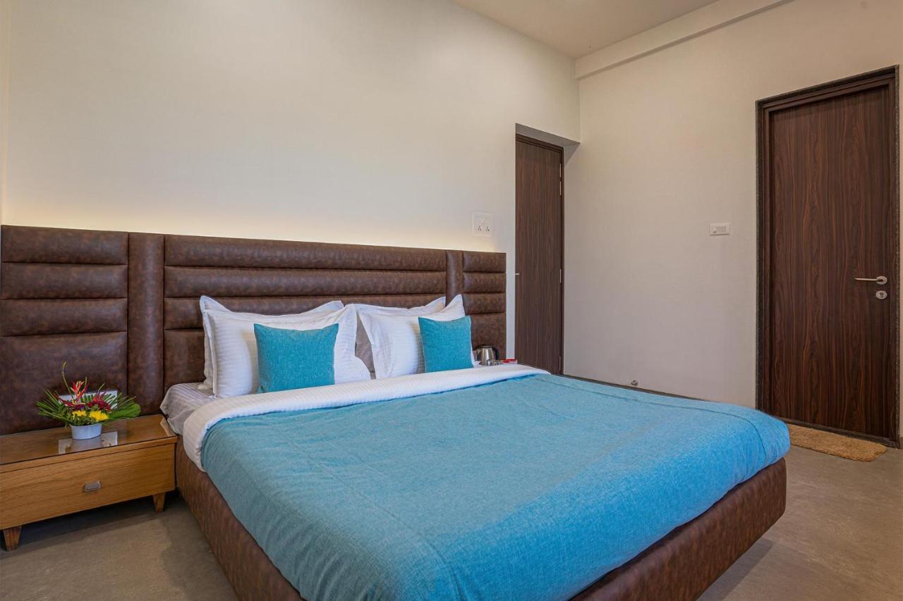 Stayvista'S Le Bon Horizon - Hillside Elegance With Chic Interiors, Poolside Serenity & Picturesque Gazebo - Proximity To Sula Нашик Екстер'єр фото