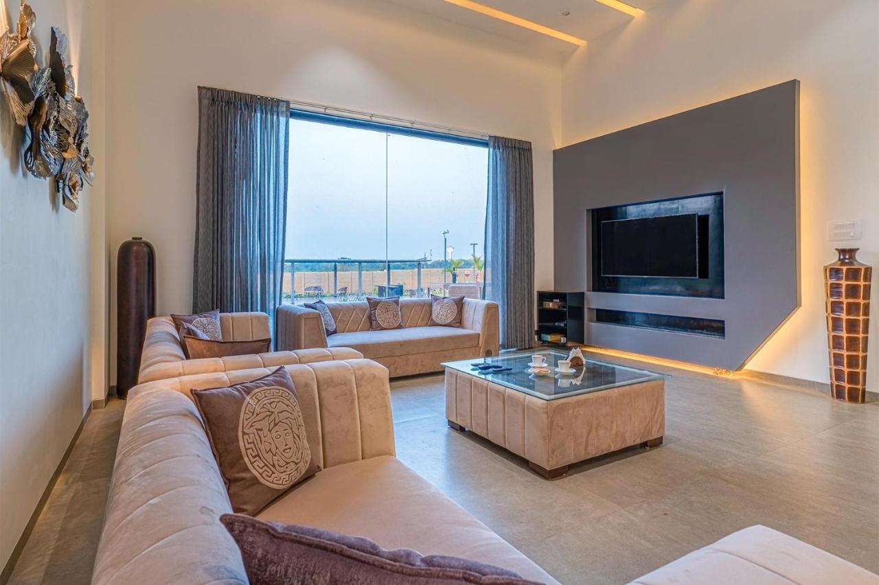 Stayvista'S Le Bon Horizon - Hillside Elegance With Chic Interiors, Poolside Serenity & Picturesque Gazebo - Proximity To Sula Нашик Екстер'єр фото