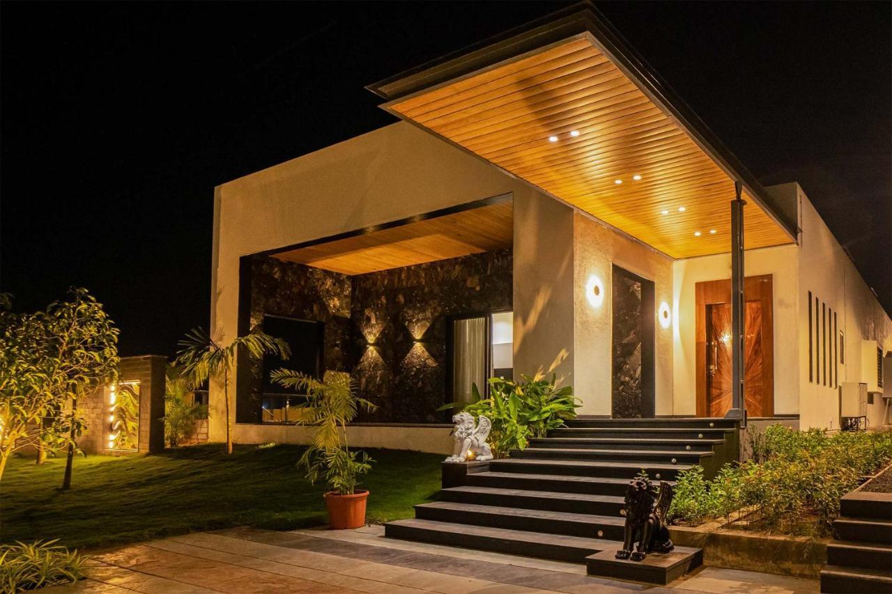 Stayvista'S Le Bon Horizon - Hillside Elegance With Chic Interiors, Poolside Serenity & Picturesque Gazebo - Proximity To Sula Нашик Екстер'єр фото