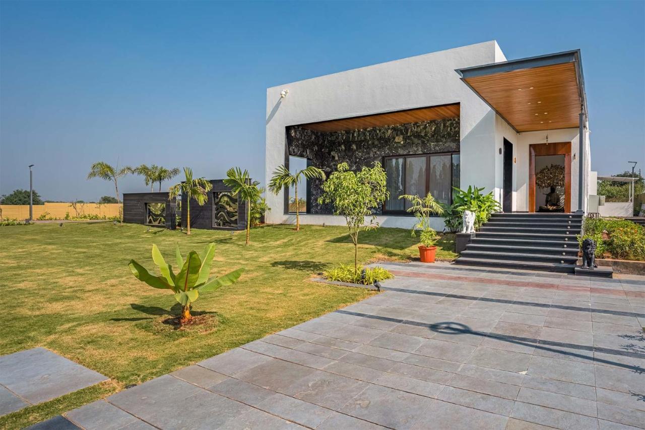 Stayvista'S Le Bon Horizon - Hillside Elegance With Chic Interiors, Poolside Serenity & Picturesque Gazebo - Proximity To Sula Нашик Екстер'єр фото