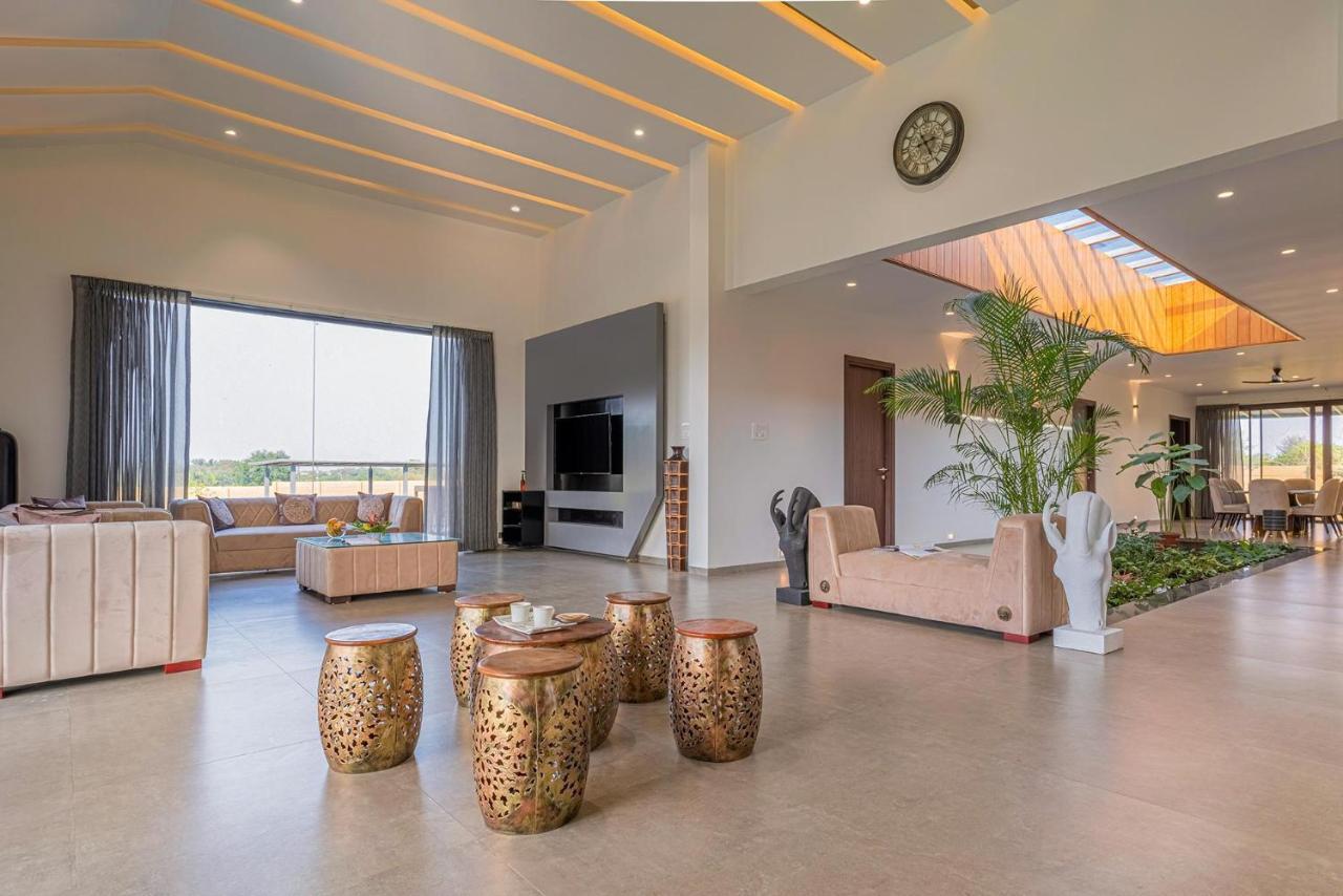 Stayvista'S Le Bon Horizon - Hillside Elegance With Chic Interiors, Poolside Serenity & Picturesque Gazebo - Proximity To Sula Нашик Екстер'єр фото