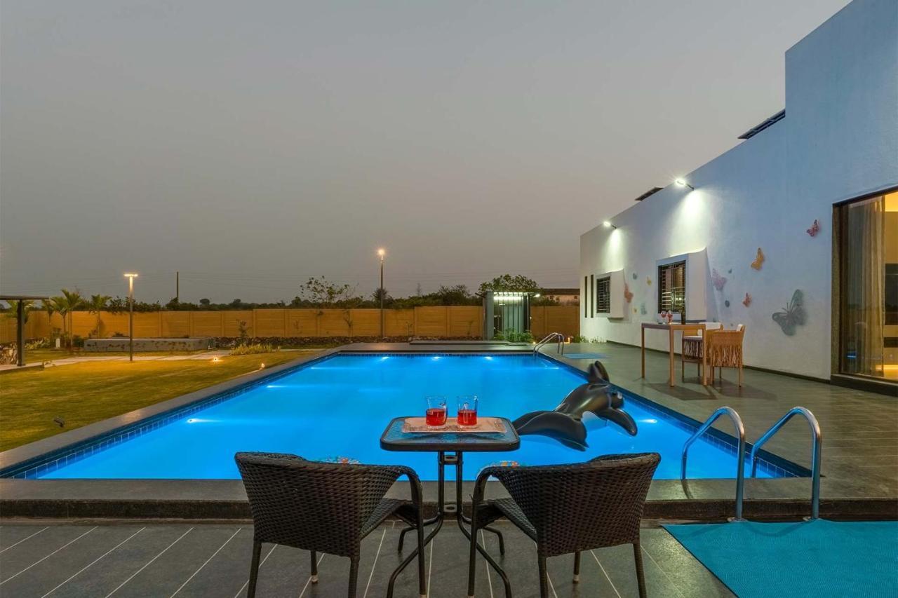 Stayvista'S Le Bon Horizon - Hillside Elegance With Chic Interiors, Poolside Serenity & Picturesque Gazebo - Proximity To Sula Нашик Екстер'єр фото