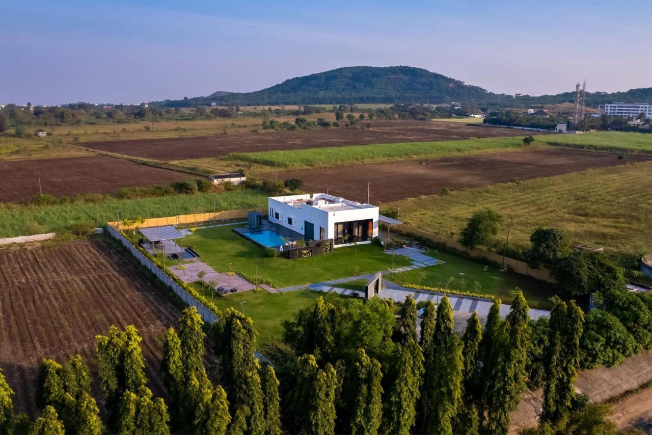 Stayvista'S Le Bon Horizon - Hillside Elegance With Chic Interiors, Poolside Serenity & Picturesque Gazebo - Proximity To Sula Нашик Екстер'єр фото